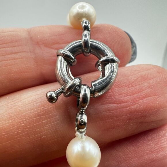 8" freshwater pearl, hand knotted in between with silver tone closed ring clasp! - Picture 8 of 10
